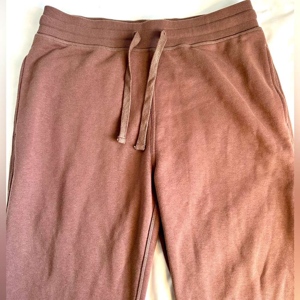 Richer Poorer men’s jogger sweats size medium.